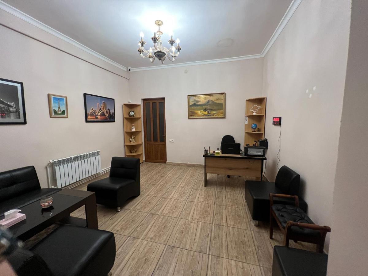 Arm Hotel Ереван Екстериор снимка