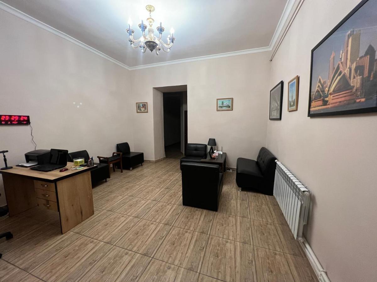 Arm Hotel Ереван Екстериор снимка